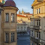 Castle View By Charles Bridge Lejlighed *